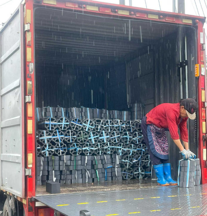 小青瓦装车走货